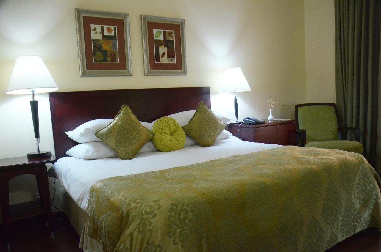 Oakwood Park Hotel Lekki Buitenkant foto