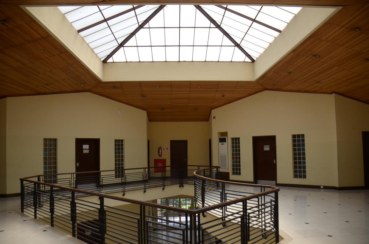 Oakwood Park Hotel Lekki Buitenkant foto
