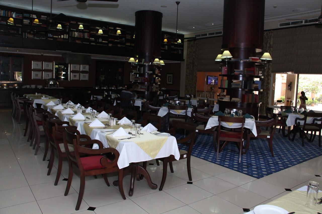 Oakwood Park Hotel Lekki Buitenkant foto