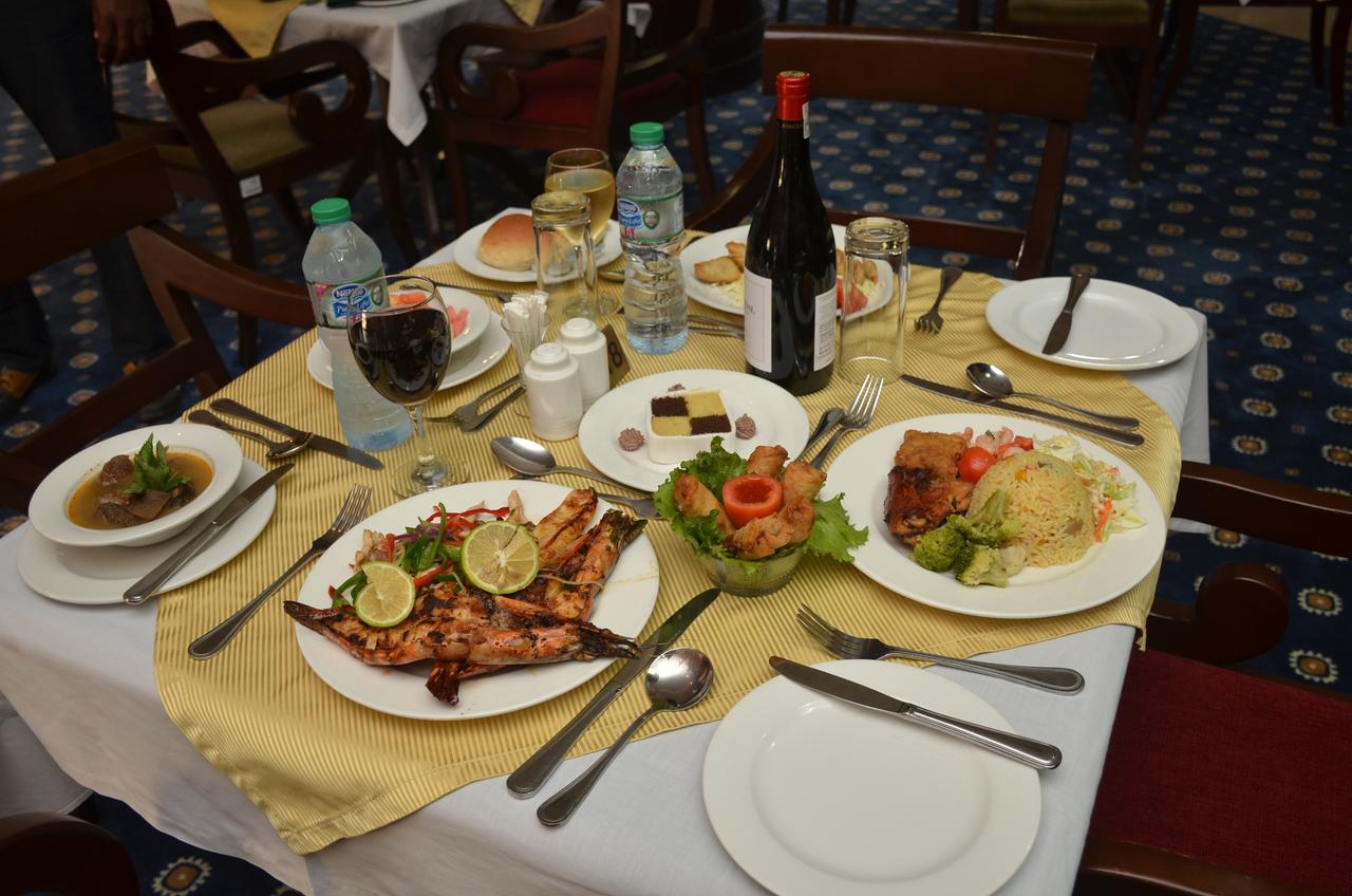 Oakwood Park Hotel Lekki Buitenkant foto