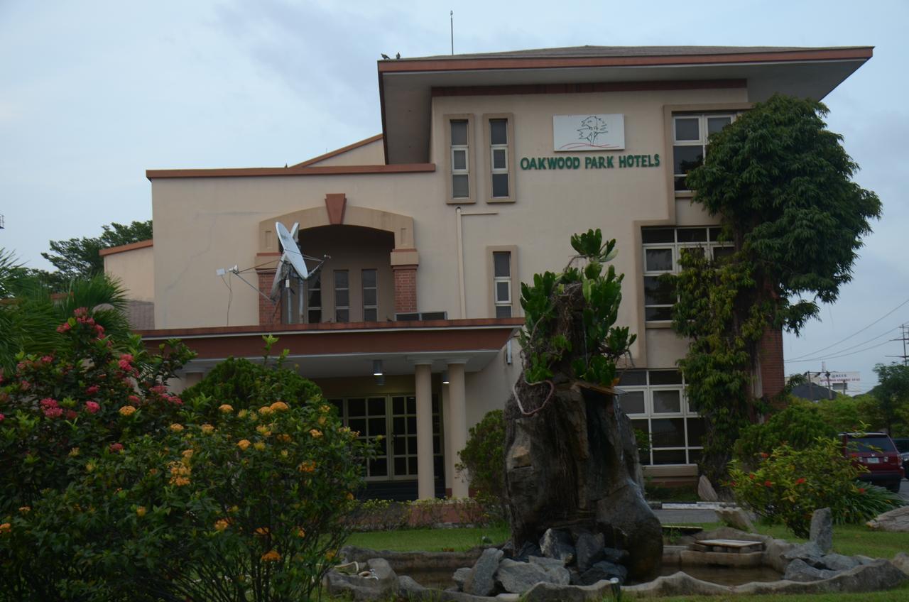 Oakwood Park Hotel Lekki Buitenkant foto