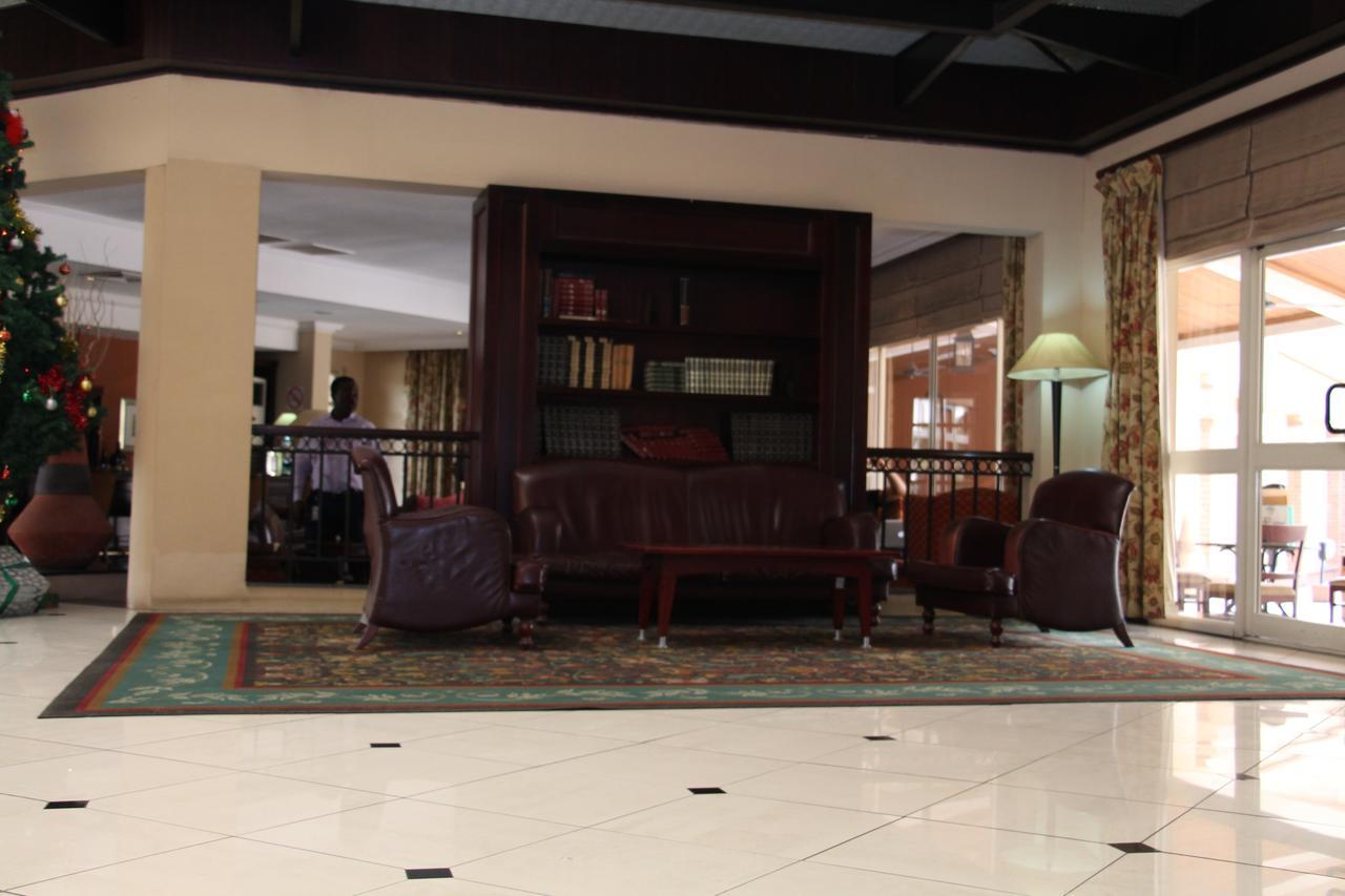 Oakwood Park Hotel Lekki Buitenkant foto