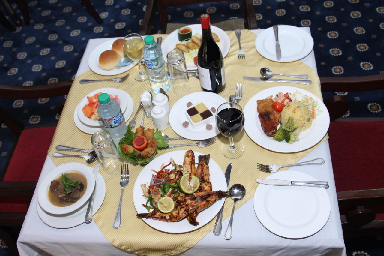 Oakwood Park Hotel Lekki Buitenkant foto