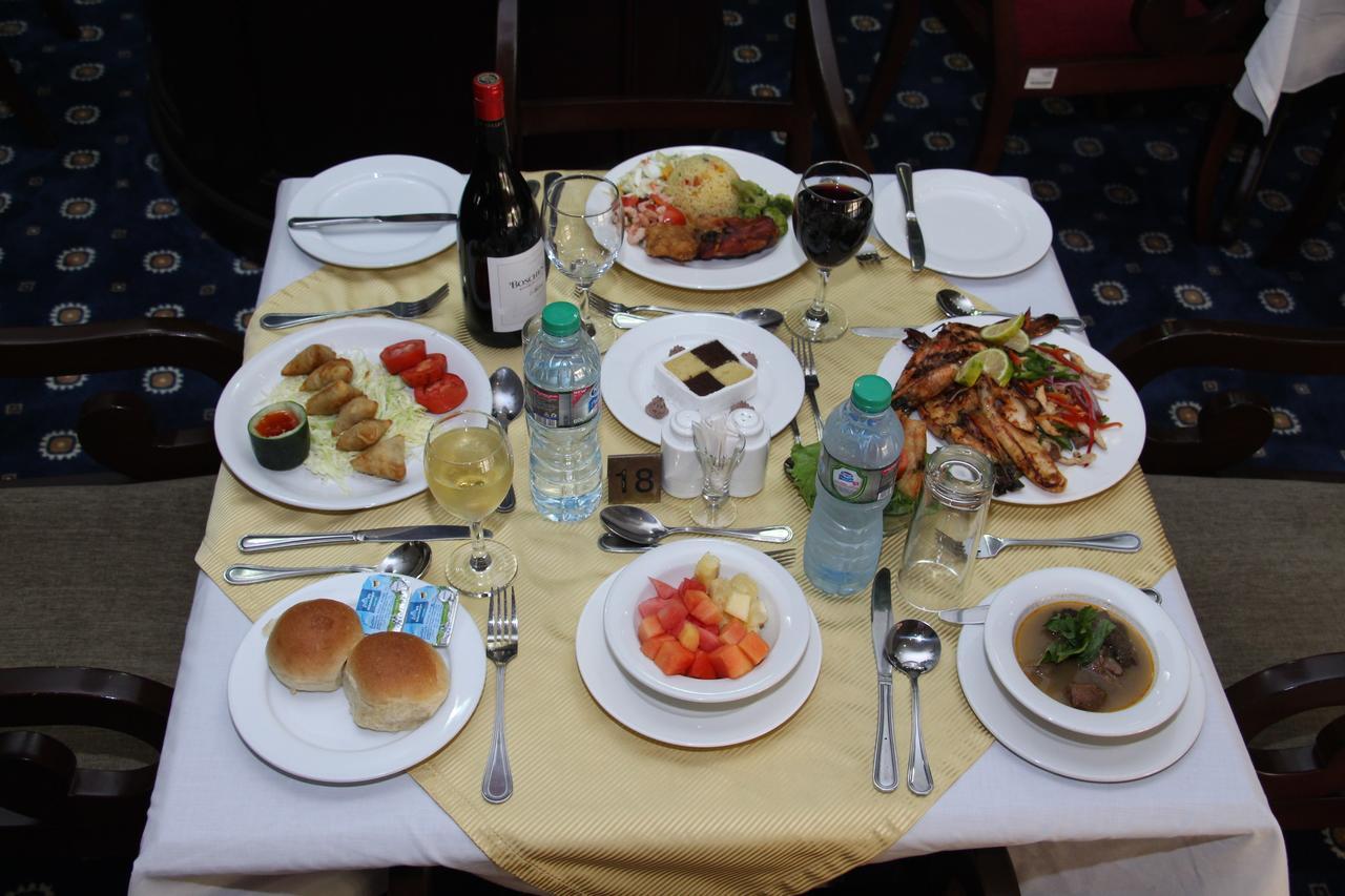 Oakwood Park Hotel Lekki Buitenkant foto