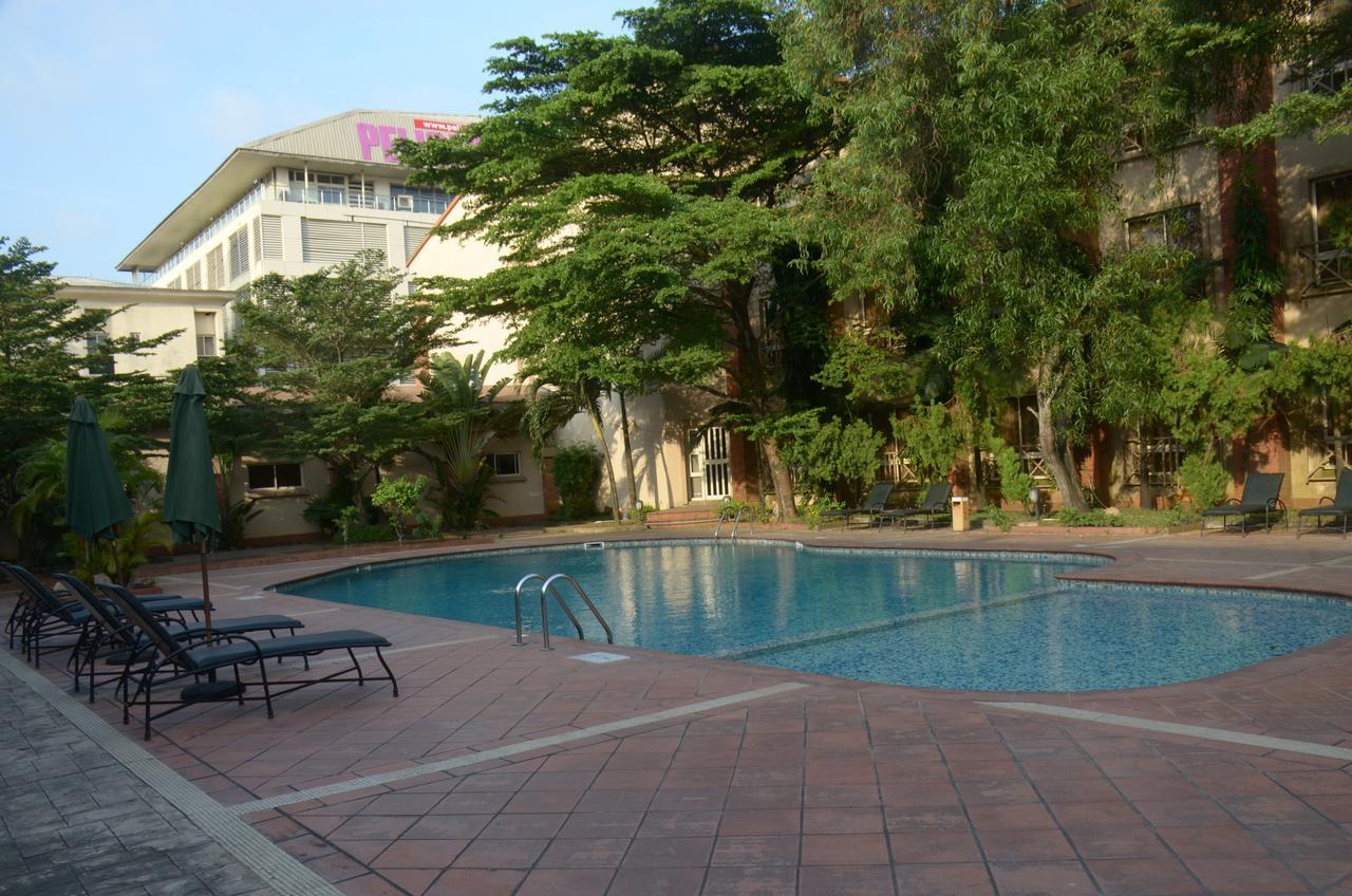 Oakwood Park Hotel Lekki Buitenkant foto