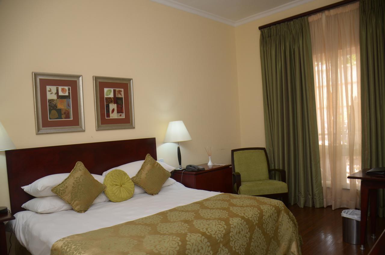 Oakwood Park Hotel Lekki Buitenkant foto