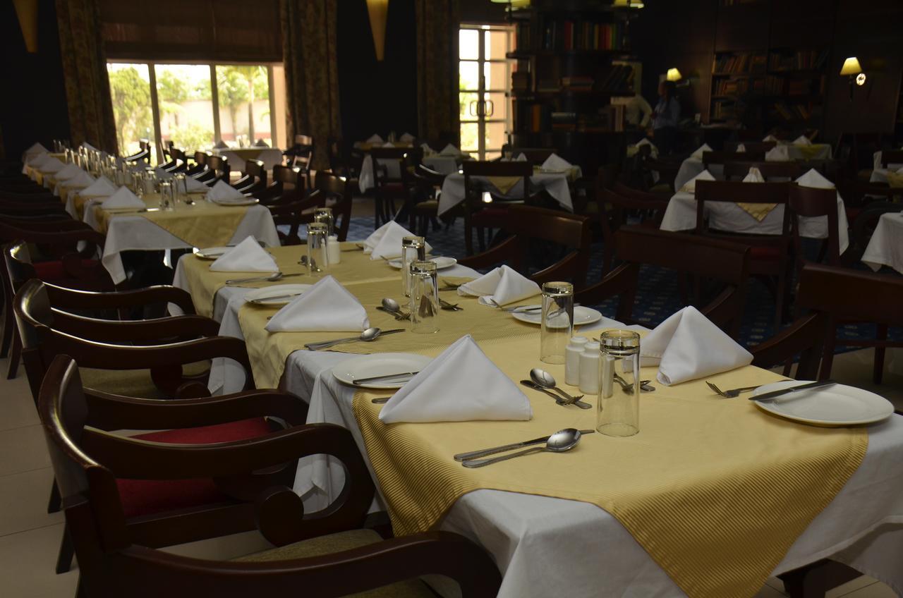 Oakwood Park Hotel Lekki Buitenkant foto