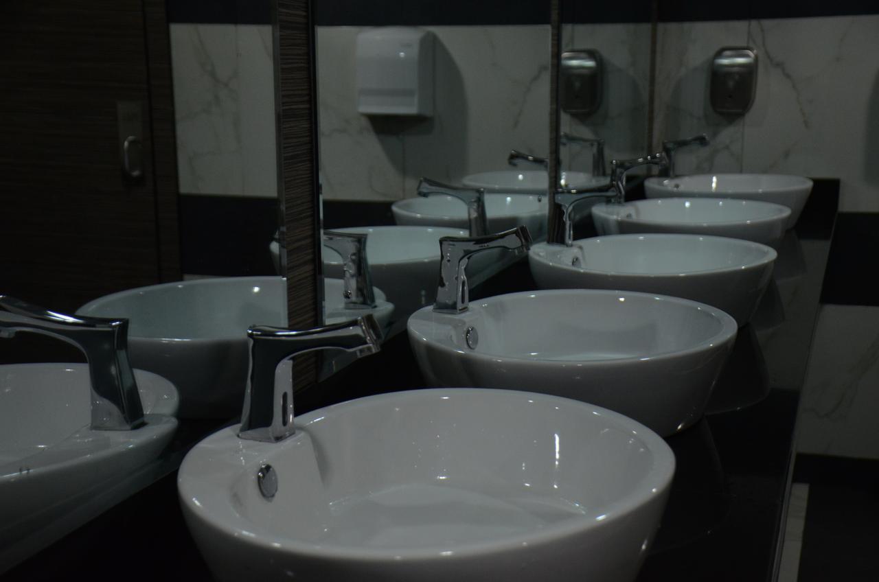 Oakwood Park Hotel Lekki Buitenkant foto