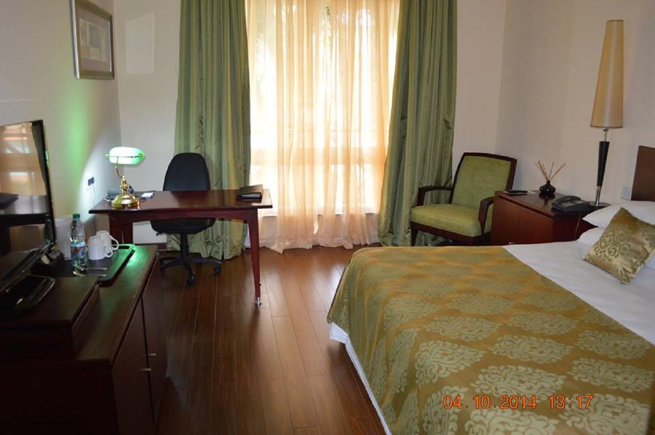 Oakwood Park Hotel Lekki Buitenkant foto