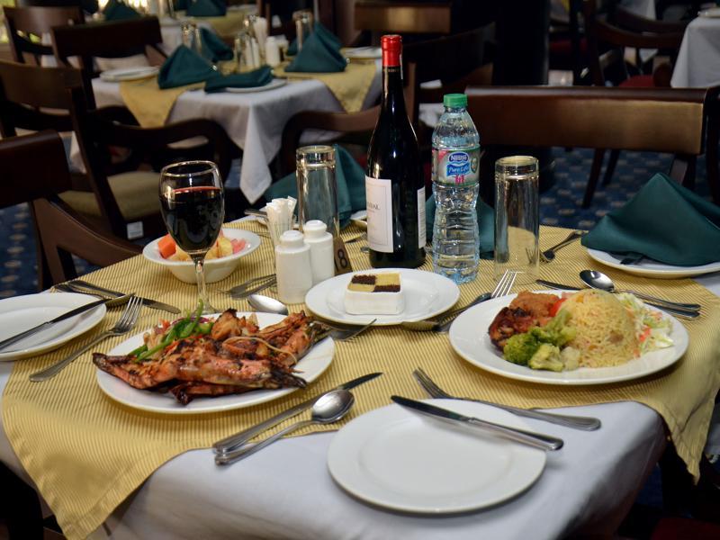Oakwood Park Hotel Lekki Buitenkant foto